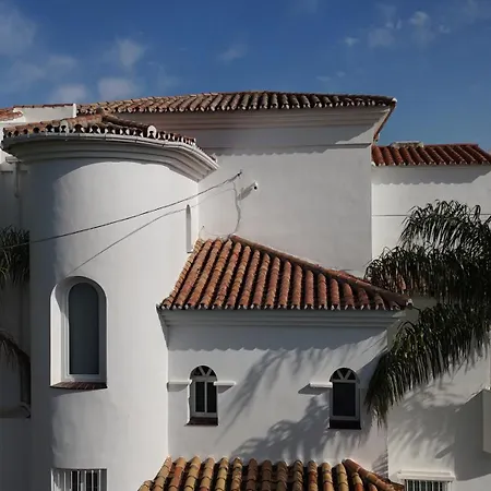 Stunning And Luxury In Marbella-atalaya - 250m To Gc Atalaya, 2x 18 Holes And Very Close To The Of San Pedro De Alcantara And Puerto Banus Or Puente Estepona