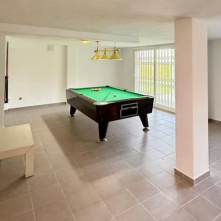 Villa Stunning And Luxury In Marbella-atalaya - 250m To Gc Atalaya, 2x 18 Holes And Very Close To The Of San Pedro De Alcantara And Puerto Banus Or Puente Estepona