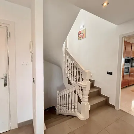 Villa Stunning And Luxury In Marbella-atalaya - 250m To Gc Atalaya, 2x 18 Holes And Very Close To The Of San Pedro De Alcantara And Puerto Banus Or Puente *