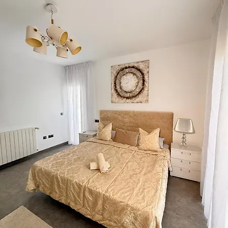 Stunning And Luxury In Marbella-atalaya - 250m To Gc Atalaya, 2x 18 Holes And Very Close To The Of San Pedro De Alcantara And Puerto Banus Or Puente * Эстепона