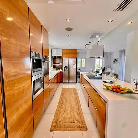 Stunning And Luxury In Marbella-atalaya - 250m To Gc Atalaya, 2x 18 Holes And Very Close To The Of San Pedro De Alcantara And Puerto Banus Or Puente Villa Estepona