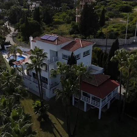 Stunning And Luxury In Marbella-atalaya - 250m To Gc Atalaya, 2x 18 Holes And Very Close To The Of San Pedro De Alcantara And Puerto Banus Or Puente Villa