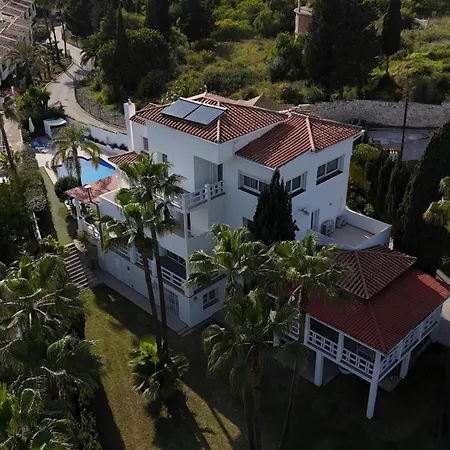 Villa Stunning And Luxury In Marbella-atalaya - 250m To Gc Atalaya, 2x 18 Holes And Very Close To The Of San Pedro De Alcantara And Puerto Banus Or Puente