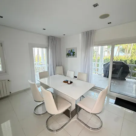 Villa Stunning And Luxury In Marbella-atalaya - 250m To Gc Atalaya, 2x 18 Holes And Very Close To The Of San Pedro De Alcantara And Puerto Banus Or Puente Estepona