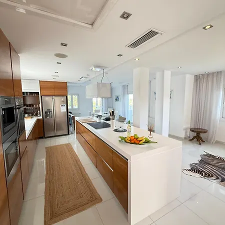 Stunning And Luxury In Marbella-atalaya - 250m To Gc Atalaya, 2x 18 Holes And Very Close To The Of San Pedro De Alcantara And Puerto Banus Or Puente * Estepona