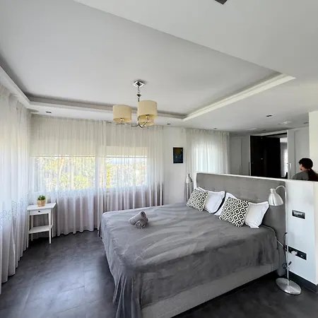 Stunning And Luxury In Marbella-atalaya - 250m To Gc Atalaya, 2x 18 Holes And Very Close To The Of San Pedro De Alcantara And Puerto Banus Or Puente Estepona
