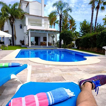 Stunning And Luxury In Marbella-atalaya - 250m To Gc Atalaya, 2x 18 Holes And Very Close To The Of San Pedro De Alcantara And Puerto Banus Or Puente Villa Estepona