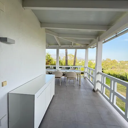 Villa Stunning And Luxury In Marbella-atalaya - 250m To Gc Atalaya, 2x 18 Holes And Very Close To The Of San Pedro De Alcantara And Puerto Banus Or Puente Estepona