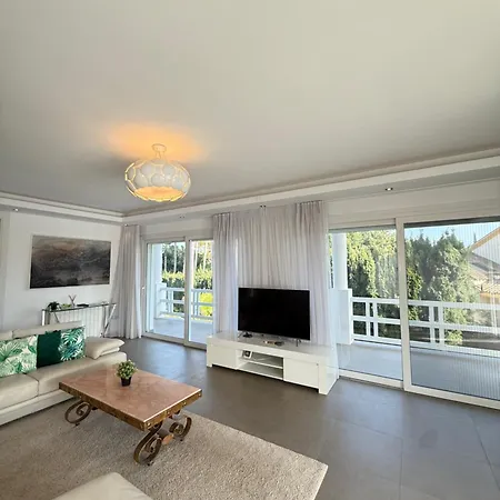Villa Atalaya: Luxury Marbella Retreat Near Golf And *